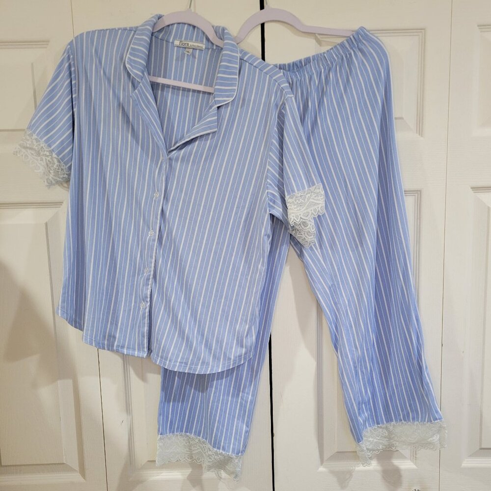 Soft Capri Pajama Set w Lace Blue and White Stripes Size M